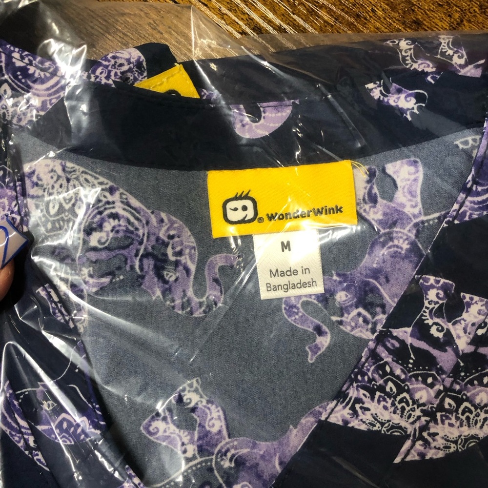 NWT Wink Purple Elephant Pattern Short Sleeve Scrub Top multiple sizes - Picture 13 of 16